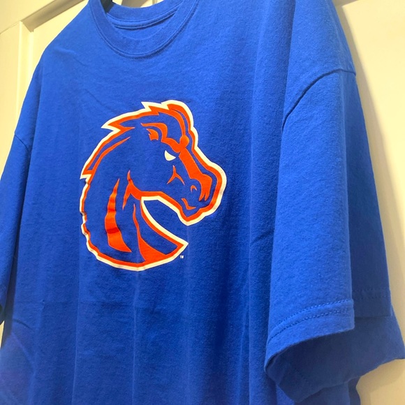 EUC LOT of 2x Boise State Broncos Short Sleeved Shirts Mom/Dad + Son/Daughter! - Picture 12 of 13